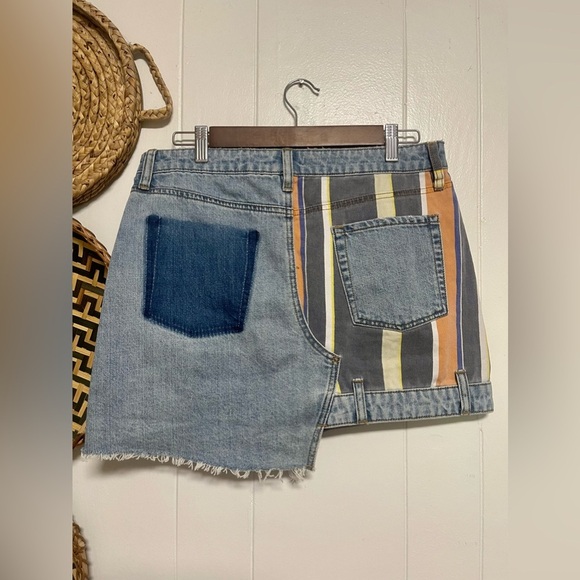 Urban Outfitters O BDG Assymetrical Denim Raw Hem
Patchwork Mini Skirt Size M - Picture 4 of 8